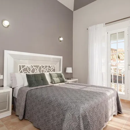 וילה Vanesa Luxury Private With A Heated Pool, 4 Bedrooms And 4 Bathrooms *