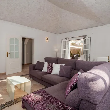 Вилла Vanesa Luxury Private With A Heated Pool, 4 Bedrooms And 4 Bathrooms