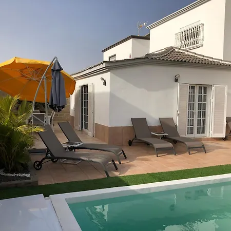 Вилла Vanesa Luxury Private With A Heated Pool, 4 Bedrooms And 4 Bathrooms *