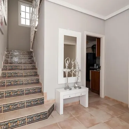 Vanesa Luxury Private With A Heated Pool, 4 Bedrooms And 4 Bathrooms וילה