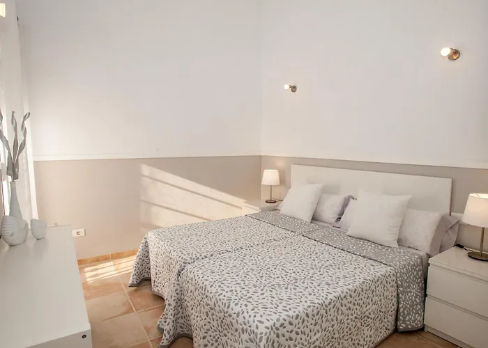 Vanesa Luxury Private With A Heated Pool, 4 Bedrooms And 4 Bathrooms * Адехе