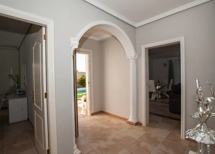 Vanesa Luxury Private With A Heated Pool, 4 Bedrooms And 4 Bathrooms *