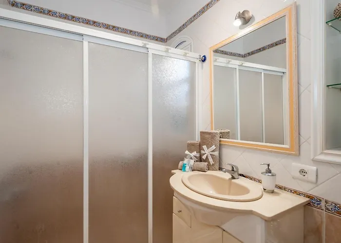 Vanesa Luxury Private With A Heated Pool, 4 Bedrooms And 4 Bathrooms Вилла Адехе