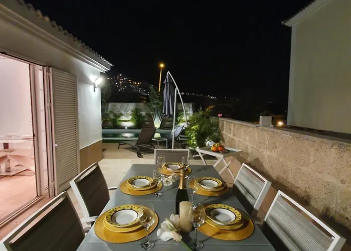 Vanesa Luxury Private With A Heated Pool, 4 Bedrooms And 4 Bathrooms Адехе