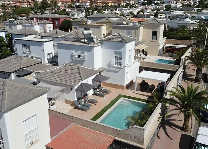 Вилла Vanesa Luxury Private With A Heated Pool, 4 Bedrooms And 4 Bathrooms