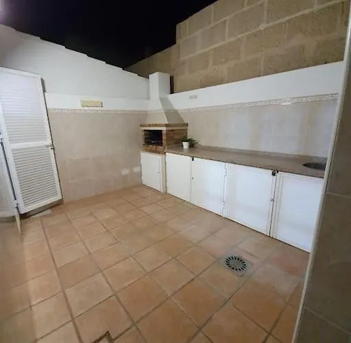 Вилла Vanesa Luxury Private With A Heated Pool, 4 Bedrooms And 4 Bathrooms