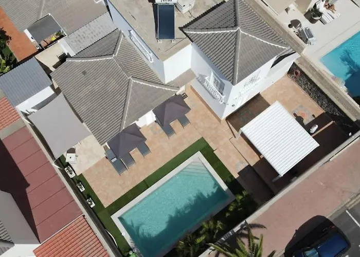 Vanesa Luxury Private With A Heated Pool, 4 Bedrooms And 4 Bathrooms