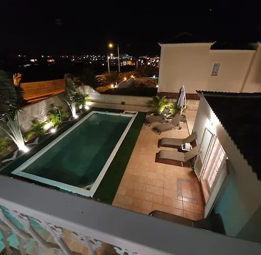 Вилла Vanesa Luxury Private With A Heated Pool, 4 Bedrooms And 4 Bathrooms *