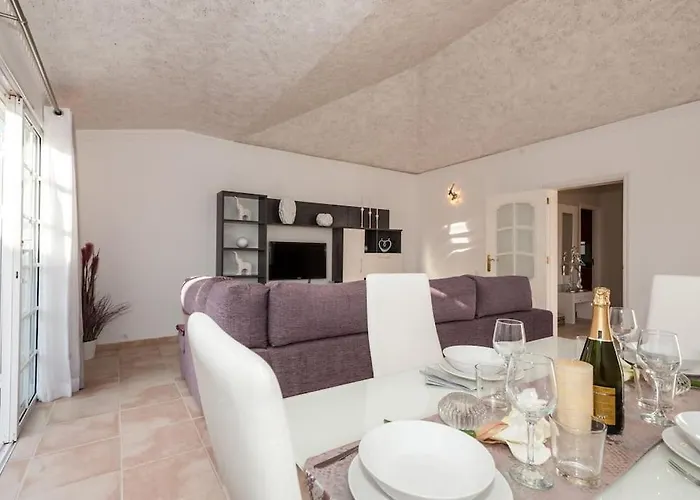 Vanesa Luxury Private With A Heated Pool, 4 Bedrooms And 4 Bathrooms *