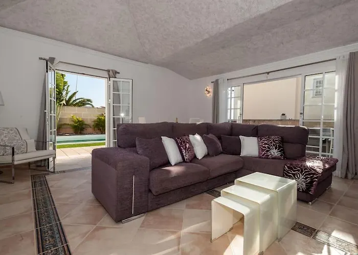 Вилла Vanesa Luxury Private With A Heated Pool, 4 Bedrooms And 4 Bathrooms *