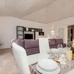 Вілла Vanesa Luxury Private With A Heated Pool, 4 Bedrooms And 4 Bathrooms *