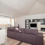 Vanesa Luxury Private With A Heated Pool, 4 Bedrooms And 4 Bathrooms Вілла *