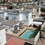 Вілла Vanesa Luxury Private With A Heated Pool, 4 Bedrooms And 4 Bathrooms
