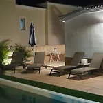 Вілла Vanesa Luxury Private With A Heated Pool, 4 Bedrooms And 4 Bathrooms