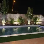 Вілла Vanesa Luxury Private With A Heated Pool, 4 Bedrooms And 4 Bathrooms
