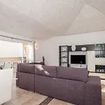Vanesa Luxury Private With A Heated Pool, 4 Bedrooms And 4 Bathrooms Вілла Адехе