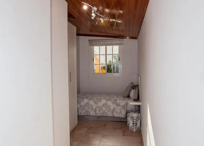 Vanesa Luxury Private With A Heated Pool, 4 Bedrooms And 4 Bathrooms Вілла