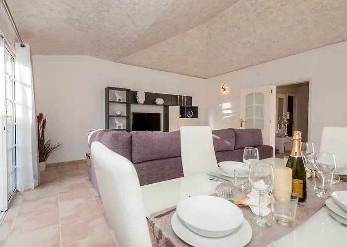 Вілла Vanesa Luxury Private With A Heated Pool, 4 Bedrooms And 4 Bathrooms *