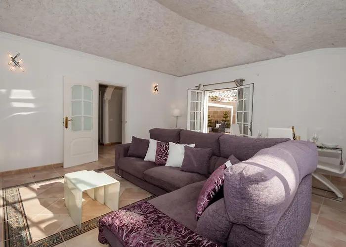 Вілла Vanesa Luxury Private With A Heated Pool, 4 Bedrooms And 4 Bathrooms