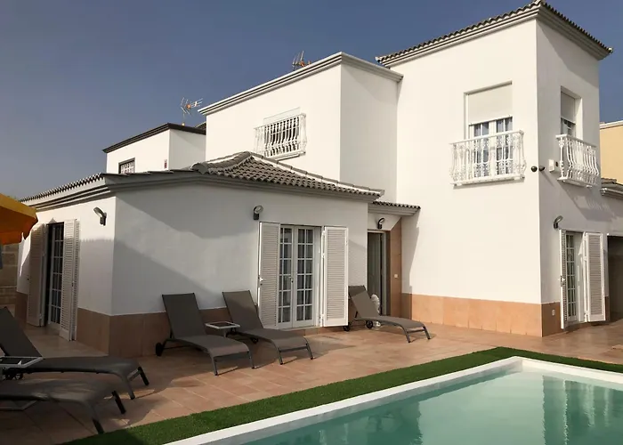 Vanesa Luxury Private With A Heated Pool, 4 Bedrooms And 4 Bathrooms Адехе