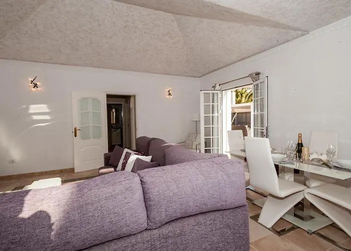 Vanesa Luxury Private With A Heated Pool, 4 Bedrooms And 4 Bathrooms Вілла Адехе