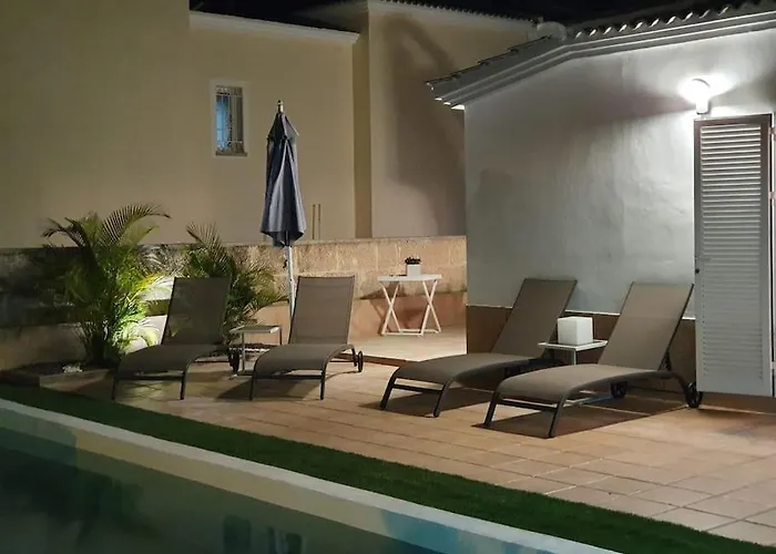 Вілла Vanesa Luxury Private With A Heated Pool, 4 Bedrooms And 4 Bathrooms