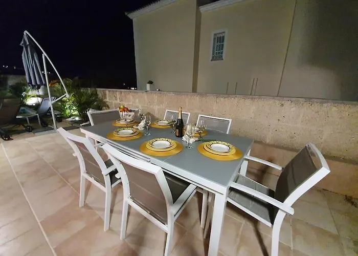 Вілла Vanesa Luxury Private With A Heated Pool, 4 Bedrooms And 4 Bathrooms *