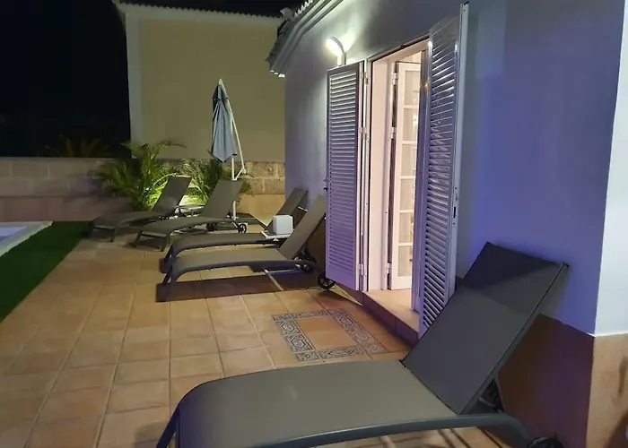 Vanesa Luxury Private With A Heated Pool, 4 Bedrooms And 4 Bathrooms Вілла *