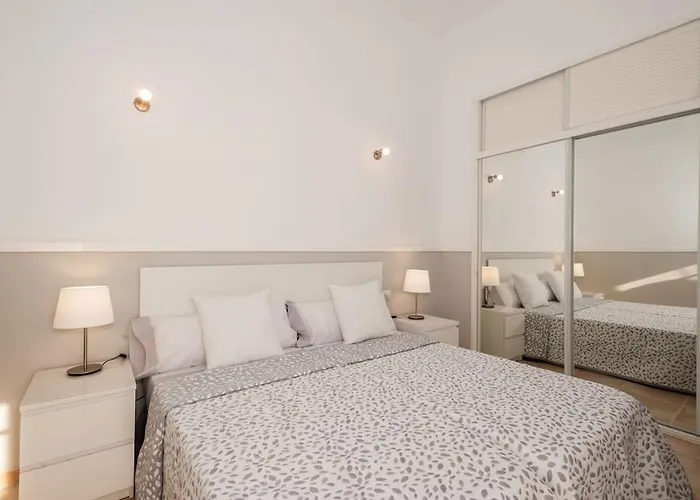 Вілла Vanesa Luxury Private With A Heated Pool, 4 Bedrooms And 4 Bathrooms