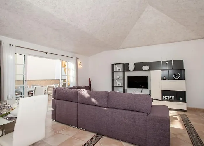 Vanesa Luxury Private With A Heated Pool, 4 Bedrooms And 4 Bathrooms Вілла Адехе