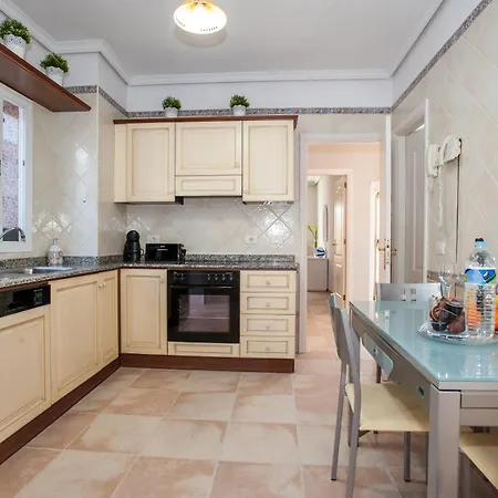 Вилла Vanesa Luxury Private With A Heated Pool, 4 Bedrooms And 4 Bathrooms Адехе