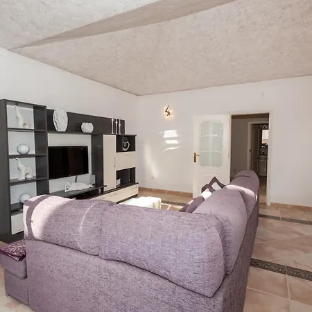 Вилла Vanesa Luxury Private With A Heated Pool, 4 Bedrooms And 4 Bathrooms