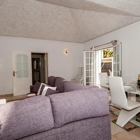 Vanesa Luxury Private With A Heated Pool, 4 Bedrooms And 4 Bathrooms Вилла Адехе