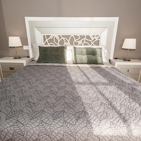Vanesa Luxury Private With A Heated Pool, 4 Bedrooms And 4 Bathrooms Вилла