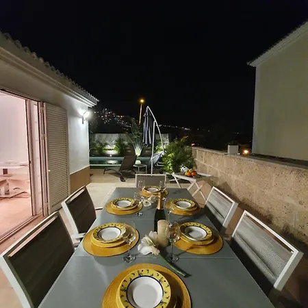 Vanesa Luxury Private With A Heated Pool, 4 Bedrooms And 4 Bathrooms Адехе