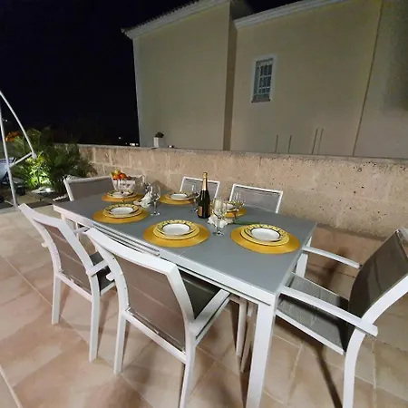 Vanesa Luxury Private With A Heated Pool, 4 Bedrooms And 4 Bathrooms Βίλα