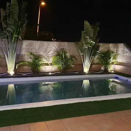 Вилла Vanesa Luxury Private With A Heated Pool, 4 Bedrooms And 4 Bathrooms