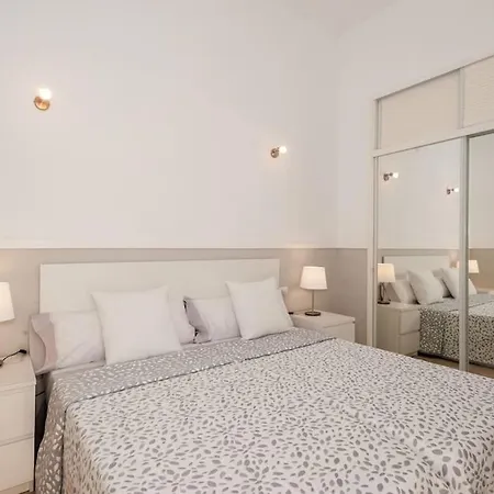 Вилла Vanesa Luxury Private With A Heated Pool, 4 Bedrooms And 4 Bathrooms