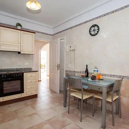 Вилла Vanesa Luxury Private With A Heated Pool, 4 Bedrooms And 4 Bathrooms