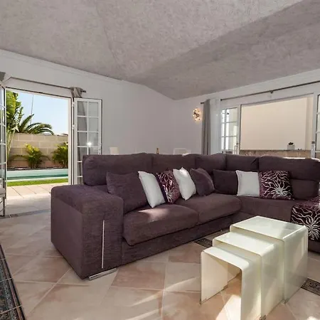 Вилла Vanesa Luxury Private With A Heated Pool, 4 Bedrooms And 4 Bathrooms *